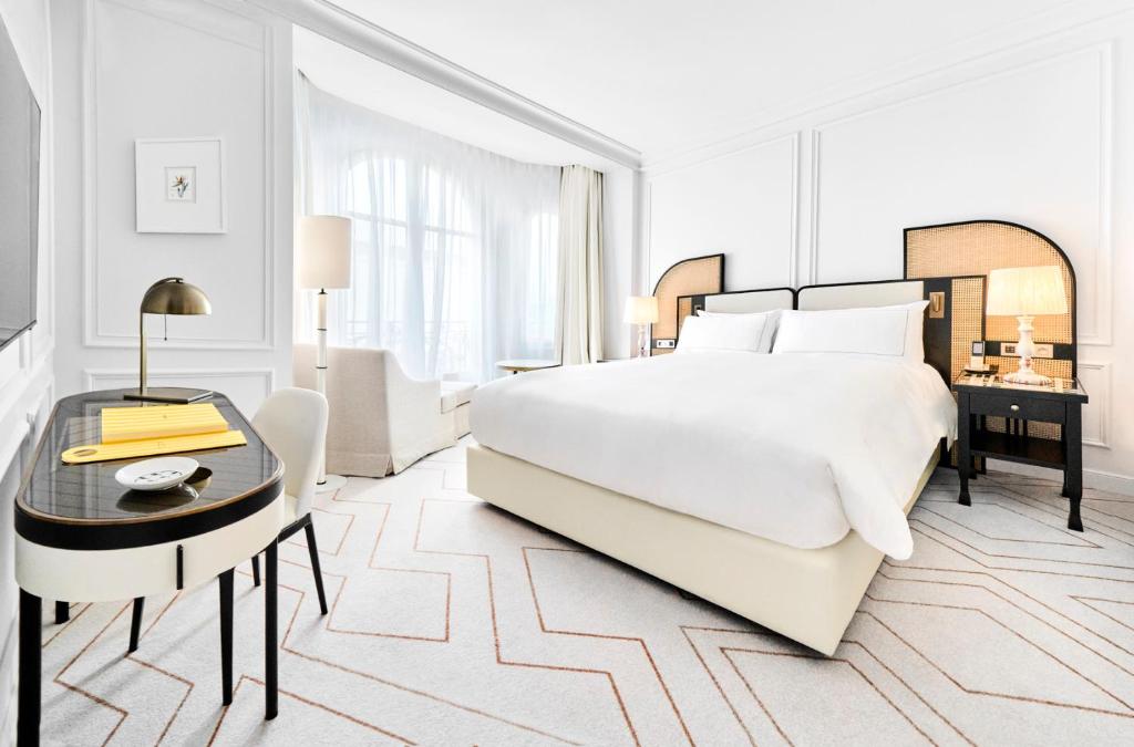 Carlton Cannes, a Regent Hotel photo 3
