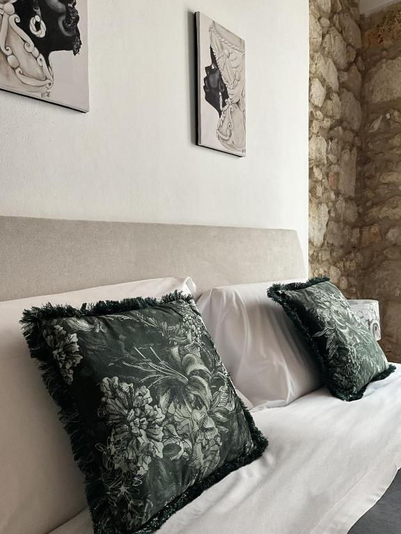 A bed or beds in a room at Rua 39 fine apartments by Dimore in Sicily