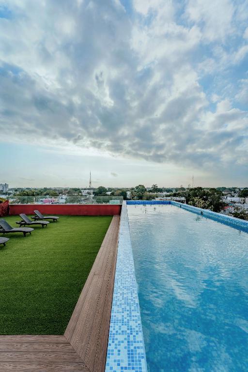 Bazén v ubytování Hotel Kavia Premium - Paseo Montejo nebo v jeho okolí