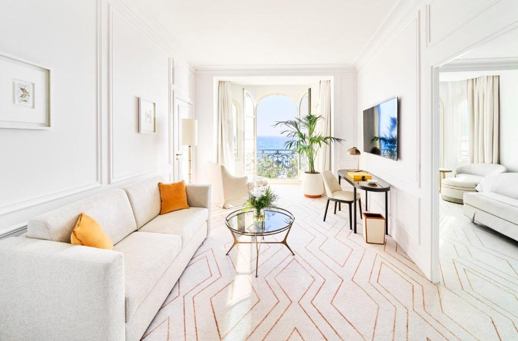 Carlton Cannes, a Regent Hotel - Resim 16