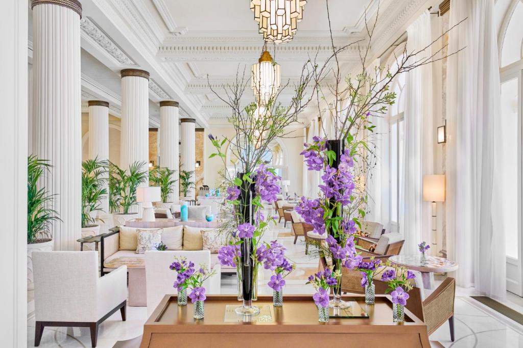 Carlton Cannes, a Regent Hotel - Resim 27