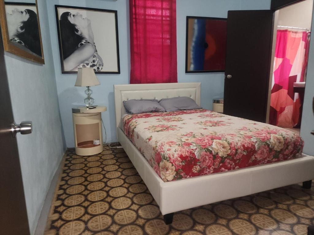 Miramar Unit 1, Near Beach, Restaurants and Bars- sleeps up to 6 - Housity