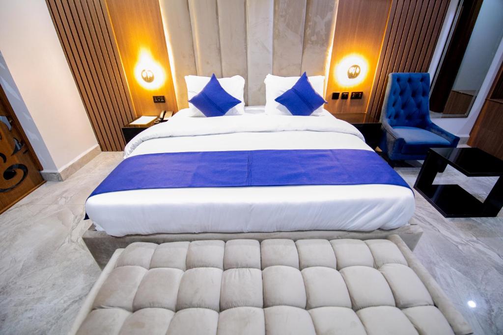 Postel nebo postele na pokoji v ubytování Tranquila Hotels and Suites Abuja