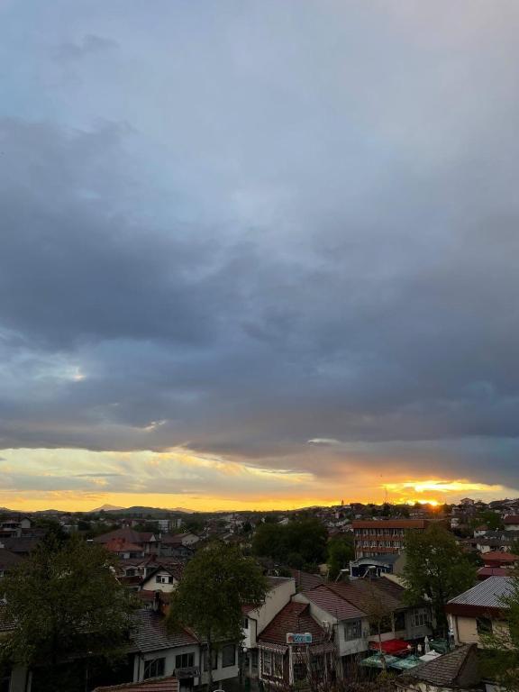 Východ nebo západ slunce při pohledu z apartmánu nebo okolí