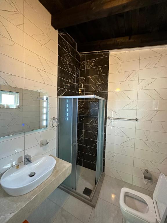 Koupelna v ubytování Ara E Vjeter Resort