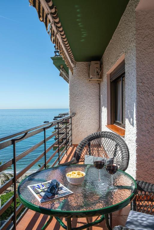 MEDITERRÁNEO Piso en Paseo Marítimo 4 pax WIFI