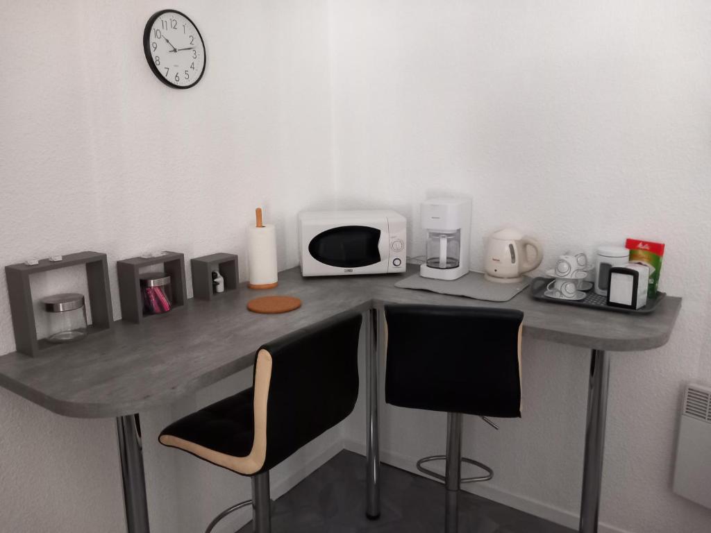 MELANIE - One-Bedroom Apartment