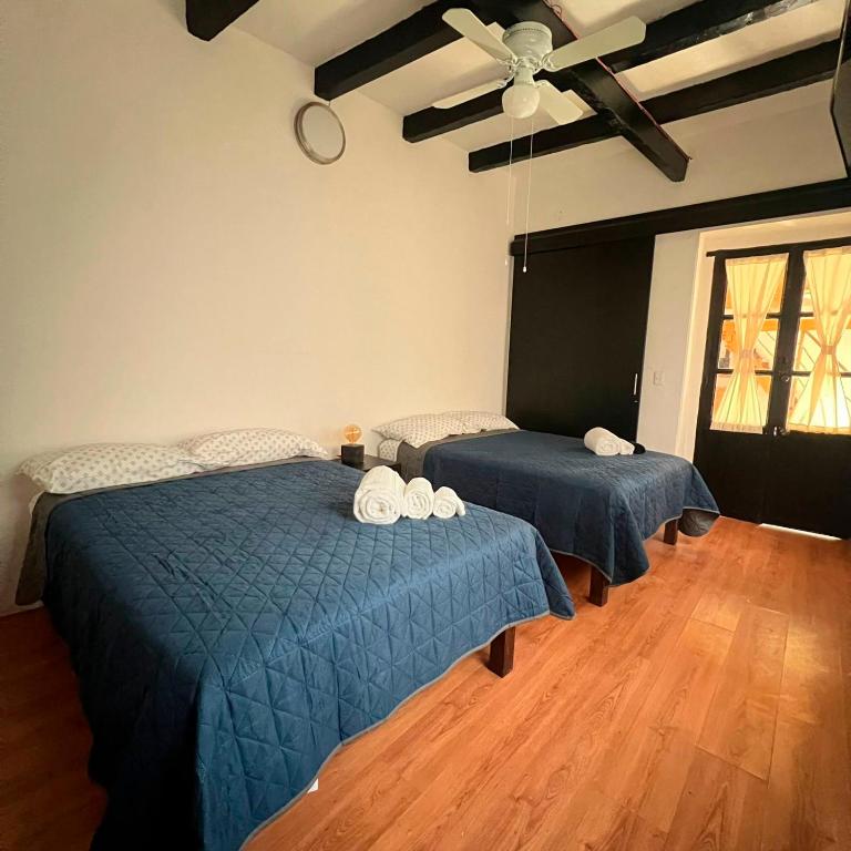 Postel nebo postele na pokoji v ubytování Hostal Luna 49