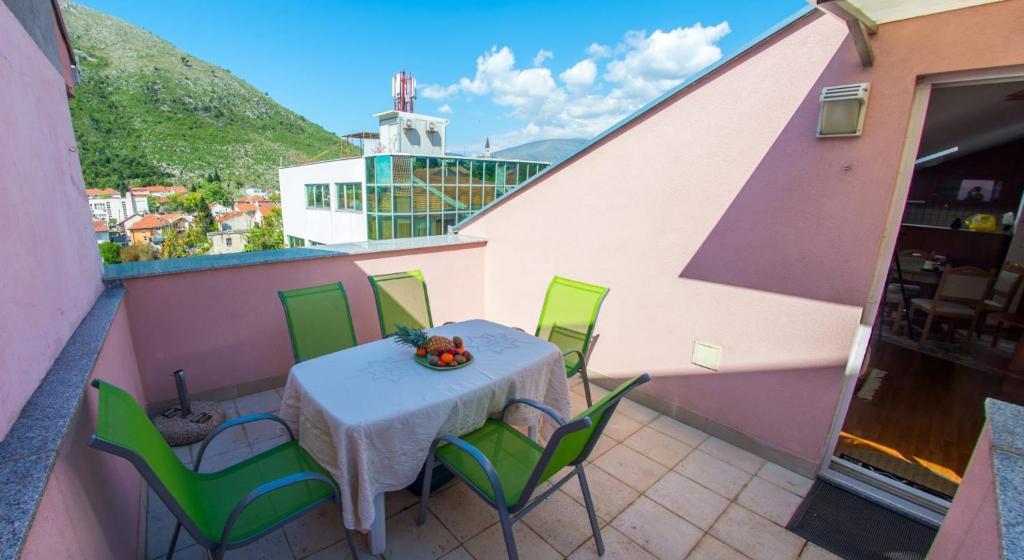 Balkón nebo terasa v ubytování Luka-Mostar Free Parking with eCharger
