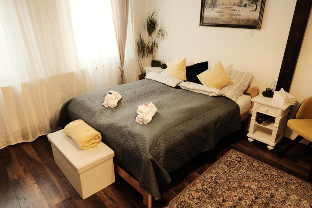 Postel nebo postele na pokoji v ubytování Kisház Apartman