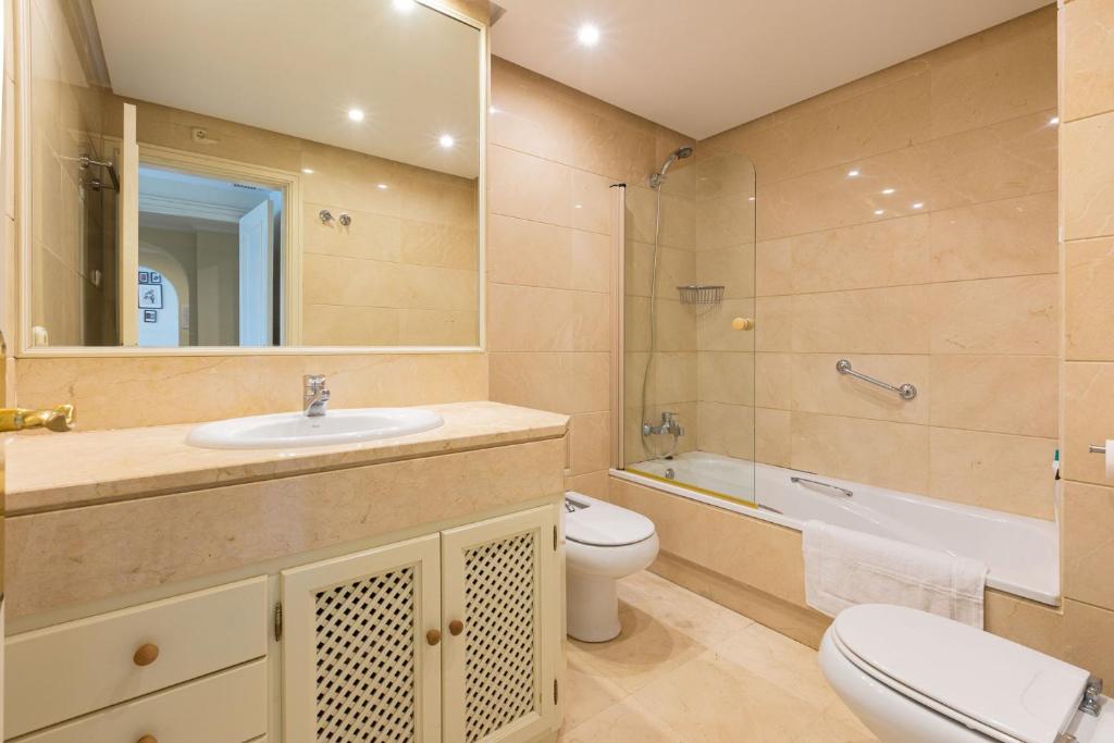 Kúpeľňa v ubytovaní Puerto Banus, Marina Banus, 2BR, 2BTH, pool, parking, Marbella, 3H