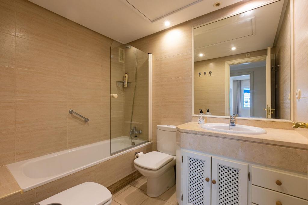 Kúpeľňa v ubytovaní Puerto Banus, Marina Banus, 2BR, 2BTH, pool, parking, Marbella, 3H
