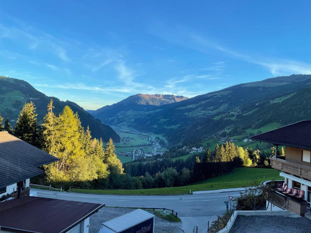にあるHaus Heimat - Enzianの山の渓谷の眺め