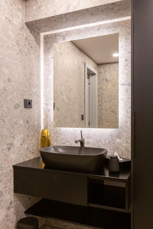 Ein Badezimmer in der Unterkunft www VillaGoldenHill com