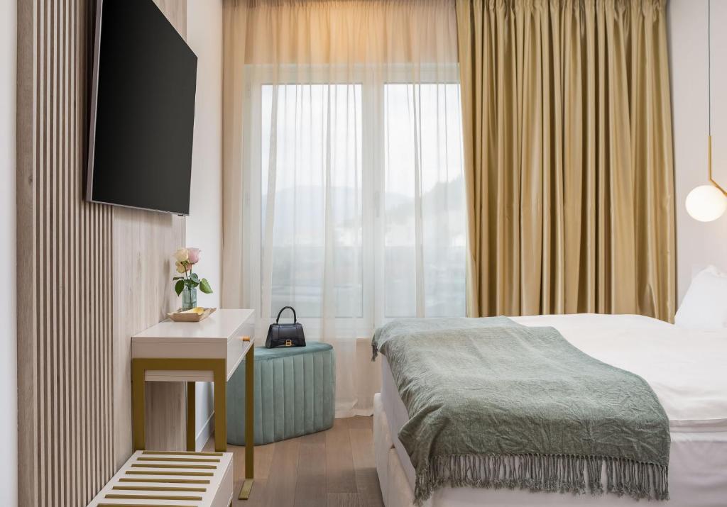 Ein Bett oder Betten in einem Zimmer der Unterkunft www VillaGoldenHill com