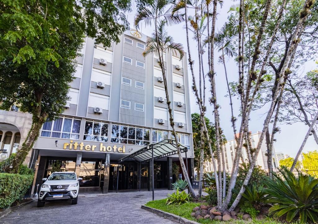 a car parked in front of a hotel at Ritter Hotéis in Porto Alegre