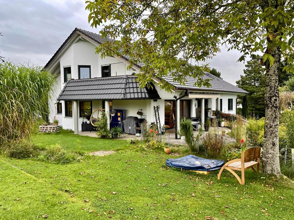 a white house with a mattress in the yard at FeWo Weitblick in ruhiger und gemütlicher Lage in Oberteuringen