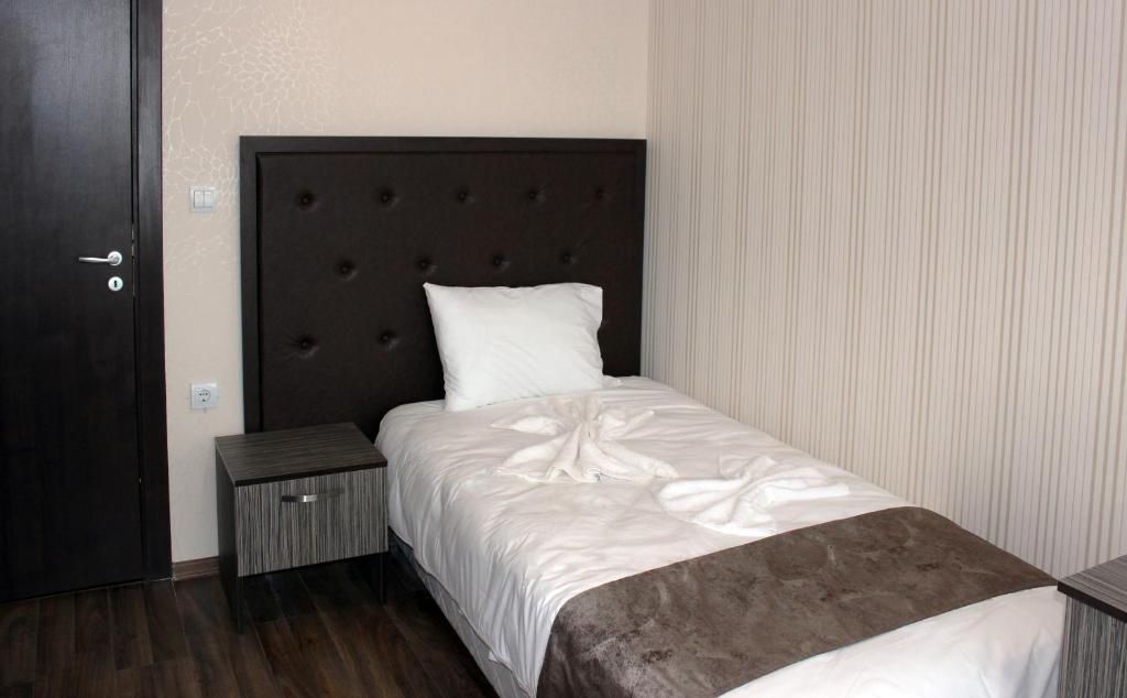 Postel nebo postele na pokoji v ubytování Family Hotel Silistra
