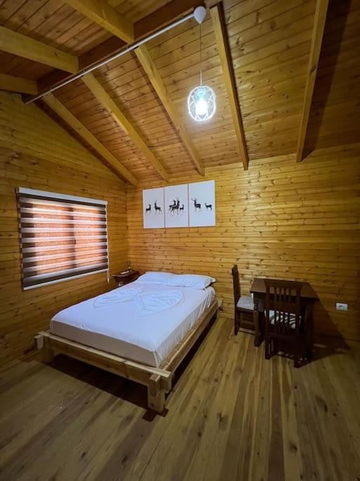 Postel nebo postele na pokoji v ubytování Jupis Chalet-City View Getaway