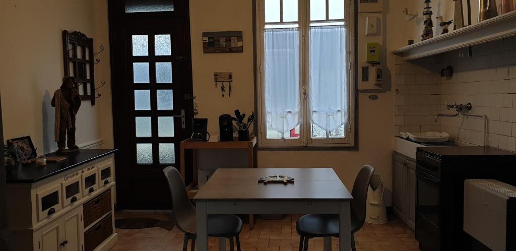 Kuchyň nebo kuchyňský kout v ubytování Chez fabienne