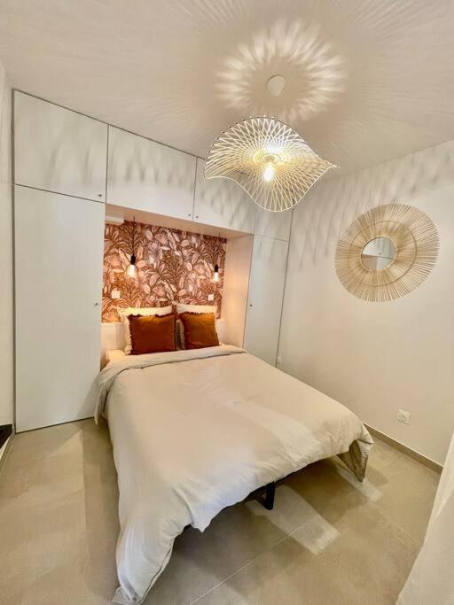 Posteľ alebo postele v izbe v ubytovaní Appartement moderne + Parking à 50m de la mer