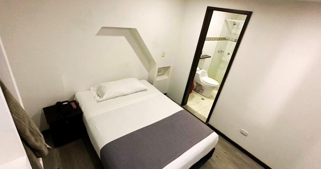 Postel nebo postele na pokoji v ubytování Hotel Expo Hotel Ferial
