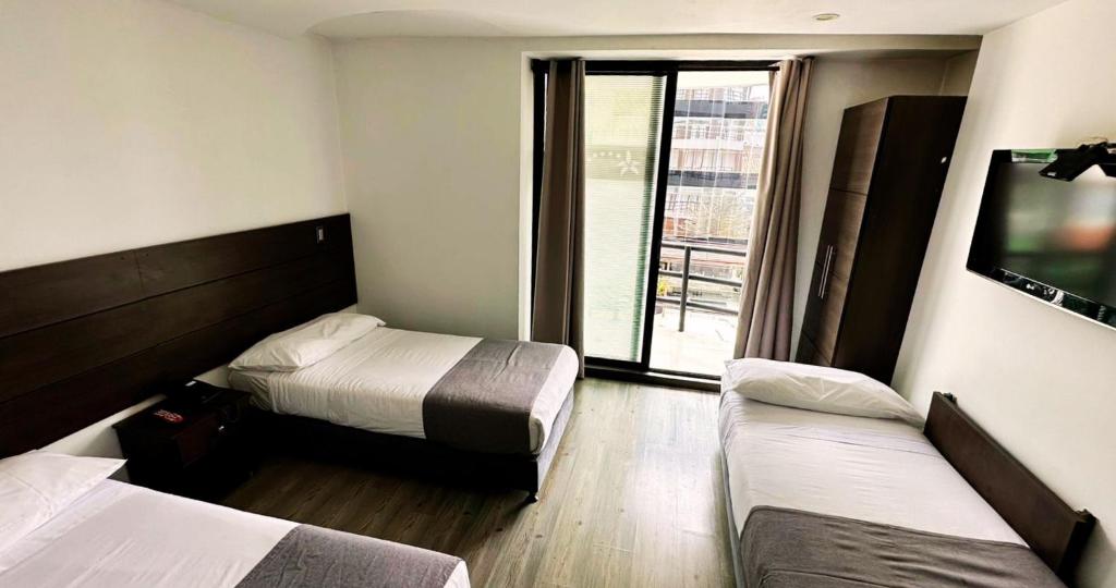 Postel nebo postele na pokoji v ubytování Hotel Expo Hotel Ferial