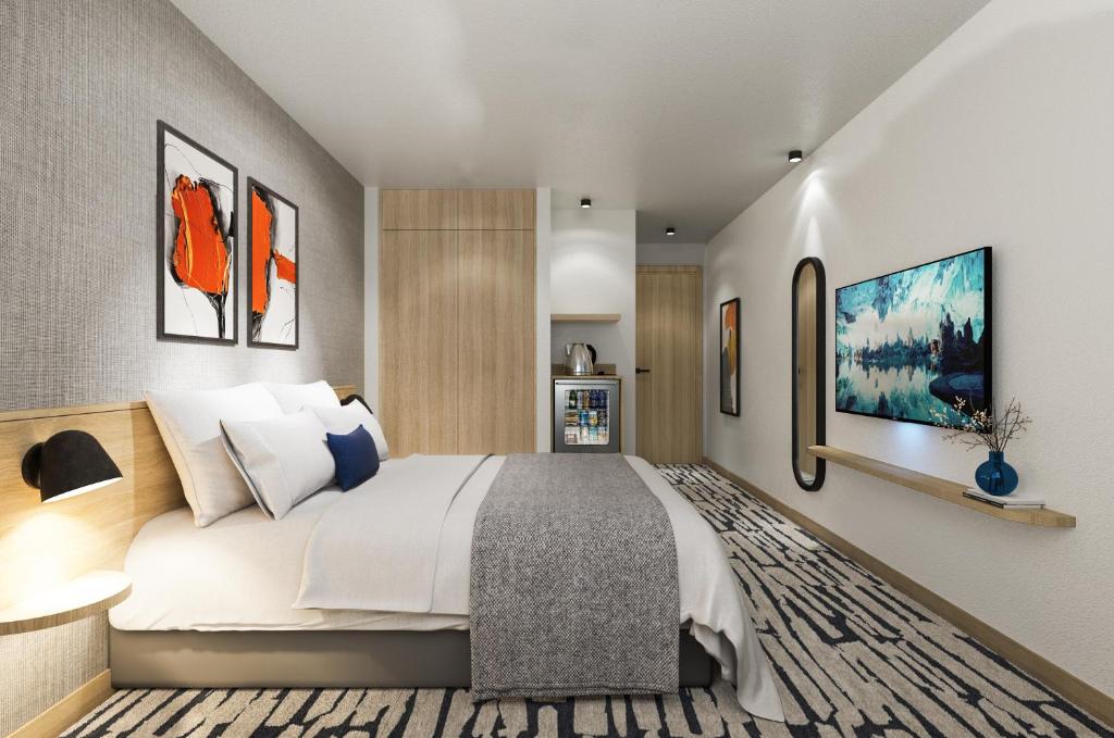 a bedroom with a large bed in a room at Erzurumlu Hotel in Kilyos