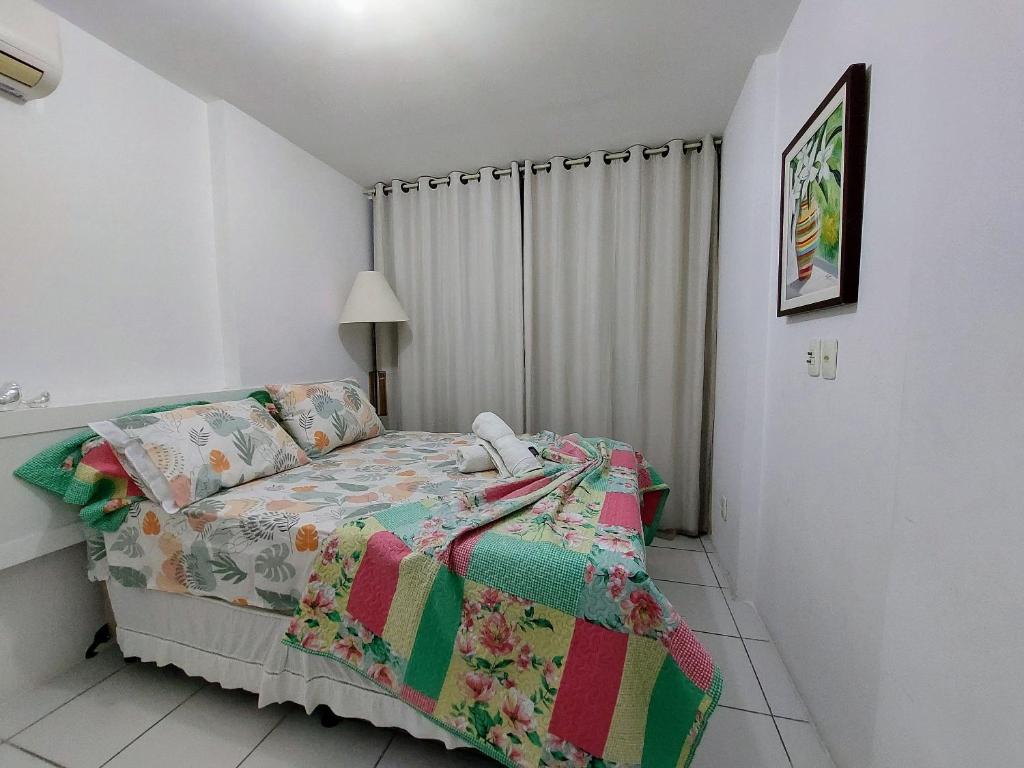 Apto. 1 dormitório no M. de Nassau - Ed. Manhattan Home Service 302 - Departamento