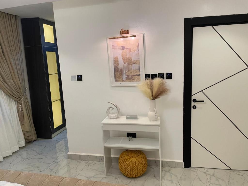 Foto sihtkohas Abuja asuva majutusasutuse Morak homes - Smart luxury 4-bed with private swimming pool, PS5, snooker, mini gym in reserved secured estate galeriist