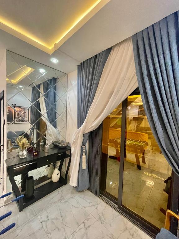 Istumisnurk majutusasutuses Morak homes - Smart luxury 4-bed with private swimming pool, PS5, snooker, mini gym in reserved secured estate