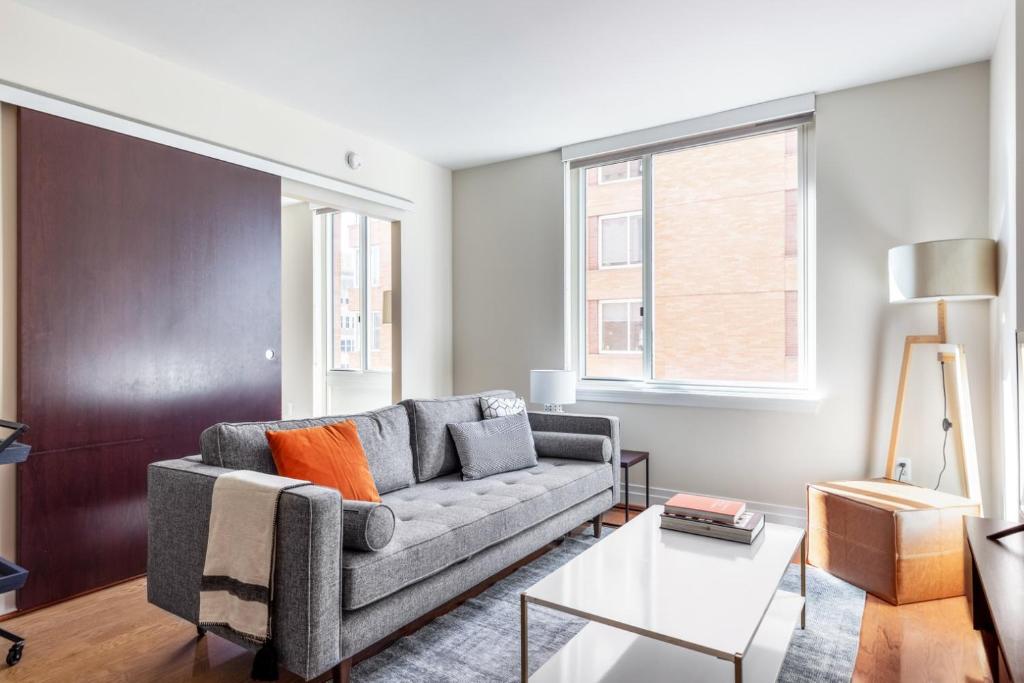 Część wypoczynkowa w obiekcie Foggy Bottom 1BR w Gym nr GWU Metro WDC-226