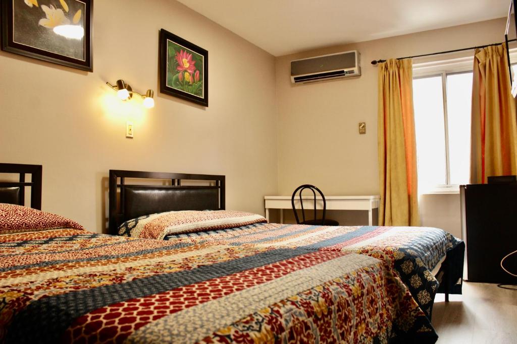 Ένα ή περισσότερα κρεβάτια σε δωμάτιο στο Hotel Victor