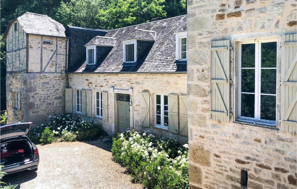 Nice Home In Sarrazac - Vakantiehuis Met 2 Slaapkamers