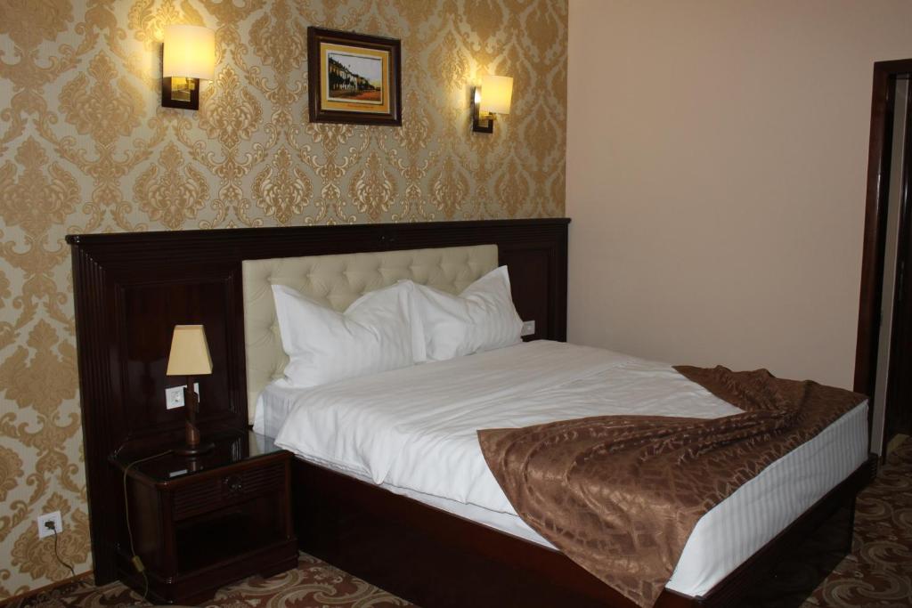 Postel nebo postele na pokoji v ubytování Grand Hotel Orient Braila