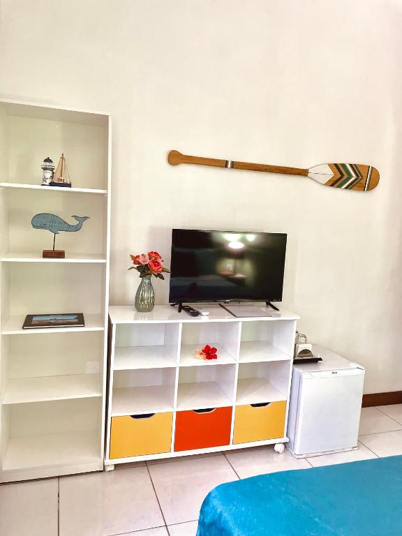 TV a/nebo společenská místnost v ubytování 1 Quarto Pra 2 Búzios