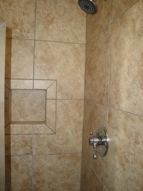 Mountain Harbor Queen Guest Room on Lake Ouachita的一间浴室