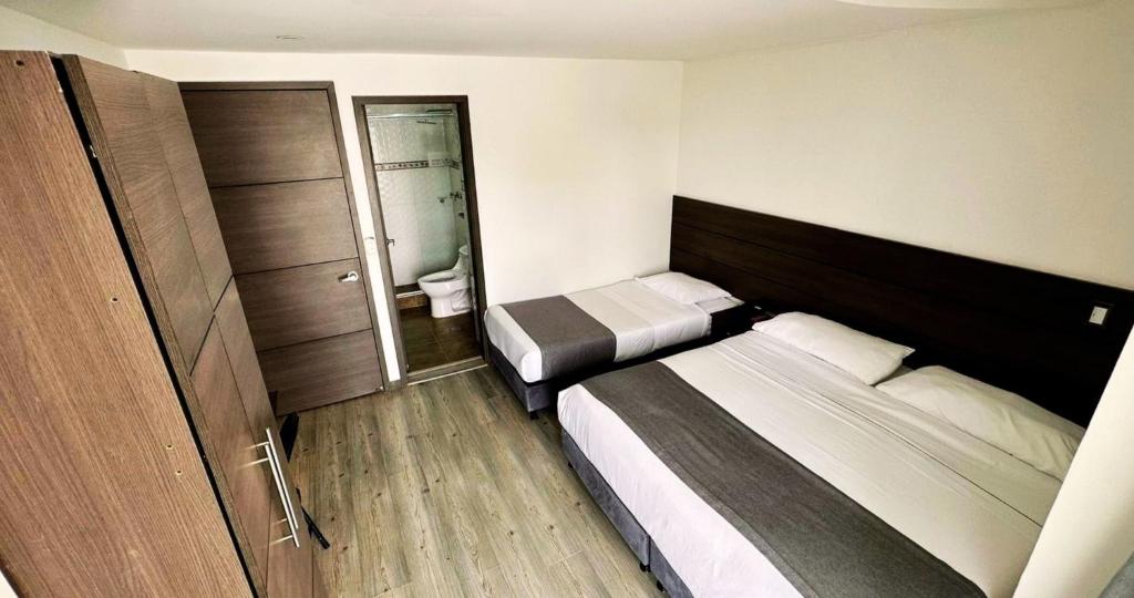 Postel nebo postele na pokoji v ubytování Hotel Expo Hotel Ferial