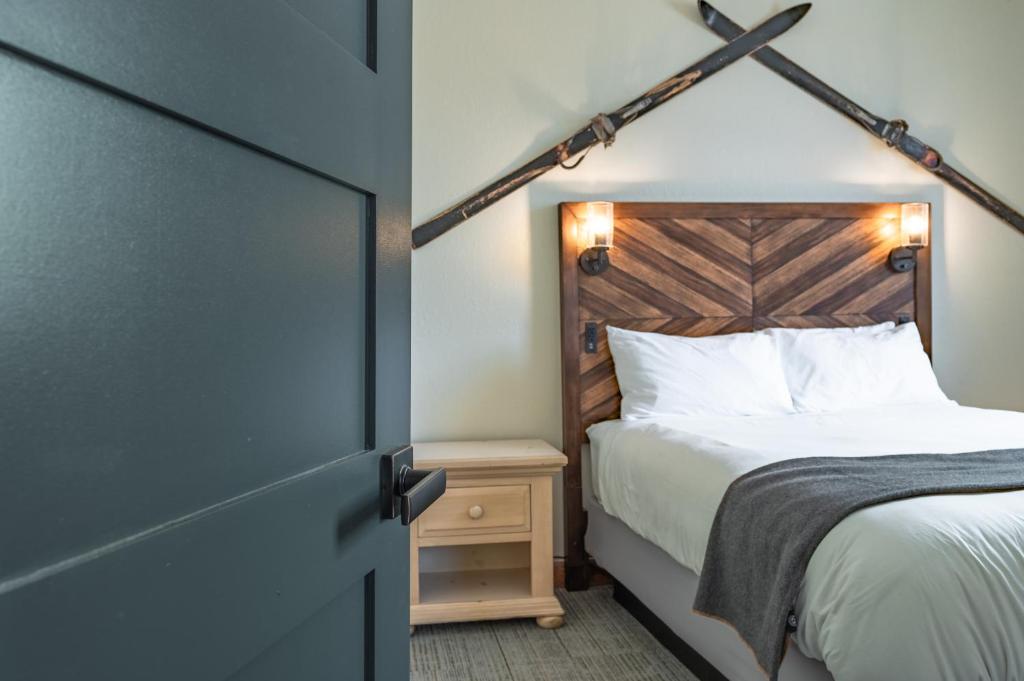 Postel nebo postele na pokoji v ubytování Hotel Leavenworth
