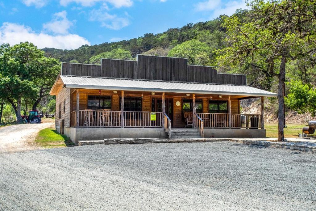 Miracle Springs Ranch Lodge, Leakey (updated prices 2024)