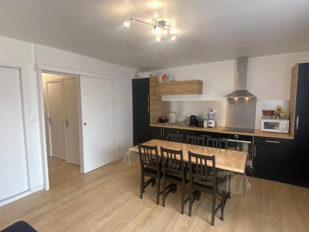 Fotografia z galérie ubytovania Appartement rénové 6 pers. proches pistes avec parking - FR-1-445-189 v destinácii Montgenèvre