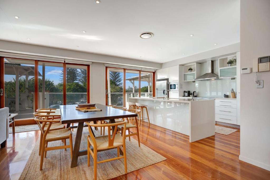 a kitchen and dining room with a table and chairs at 2 20 Kingfisher Dr Peregian Beach in Peregian Beach