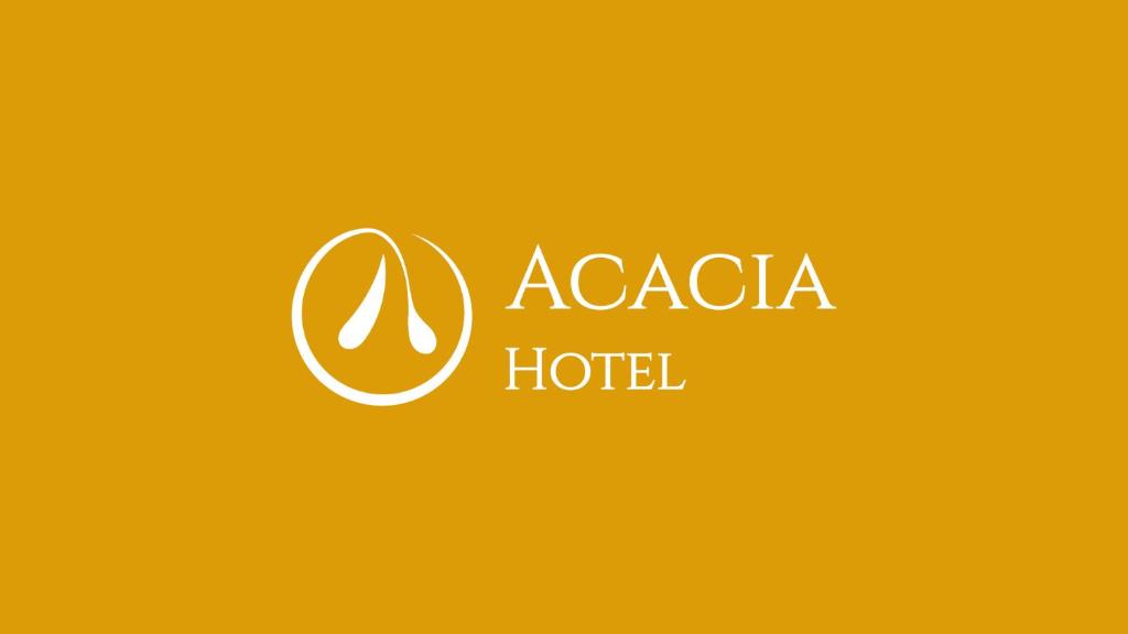 a logo for a hotel on a yellow background at Acacia Hotel in Tuxtla Gutiérrez