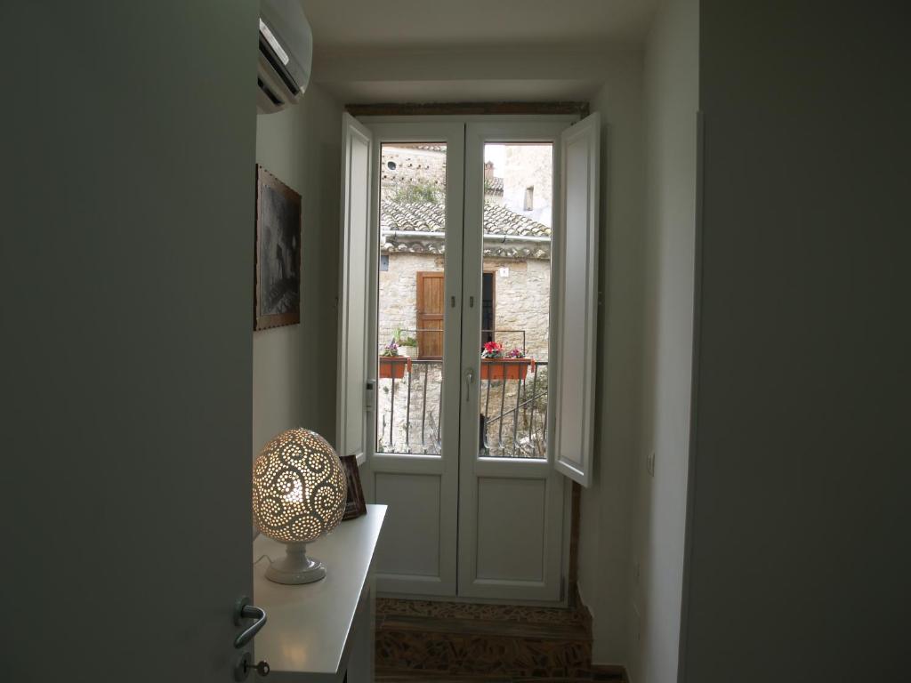 Dimora Forgione B&B - Pietrelcina - King Kamer Met Balkon