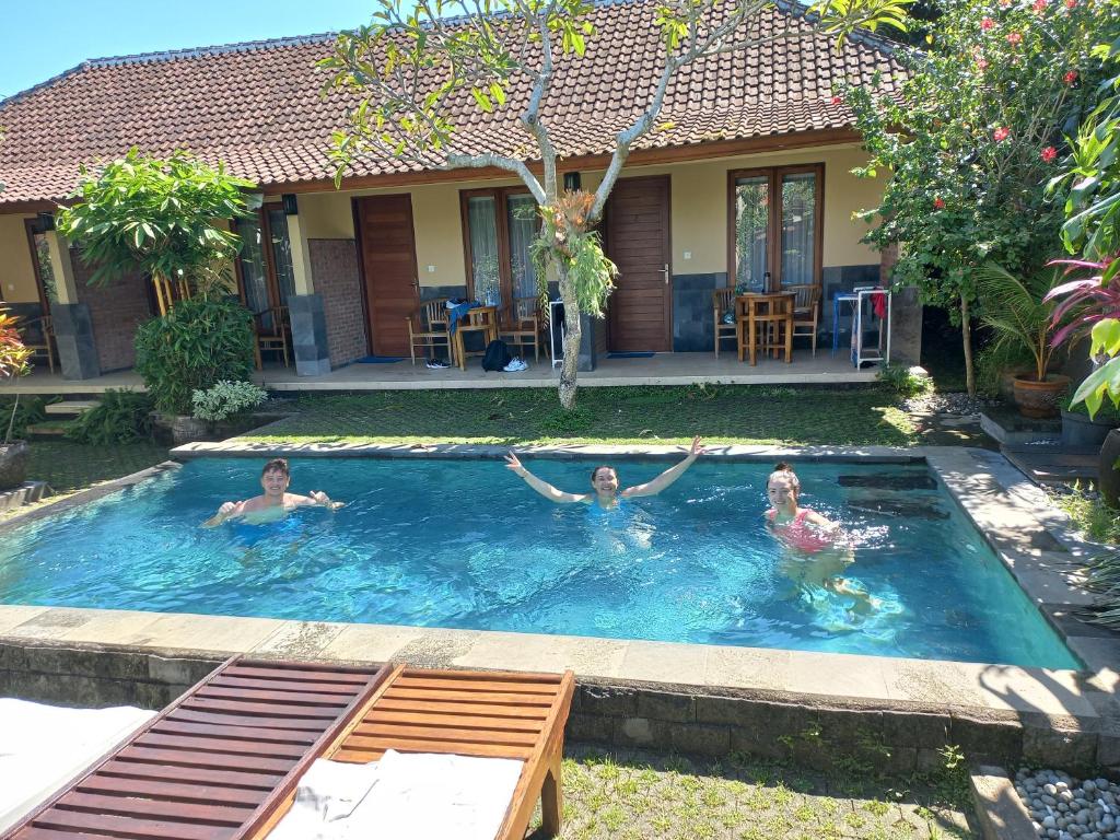 Bazén v ubytování Werkudara Guest House nebo v jeho okolí