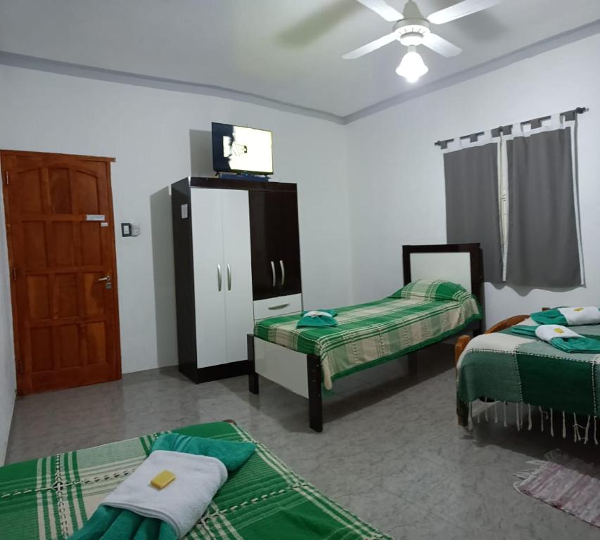 a room with two beds and a television in it at Ashpa newen in Chilecito