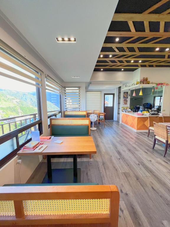 Um restaurante ou outro lugar para comer em Gegbyan