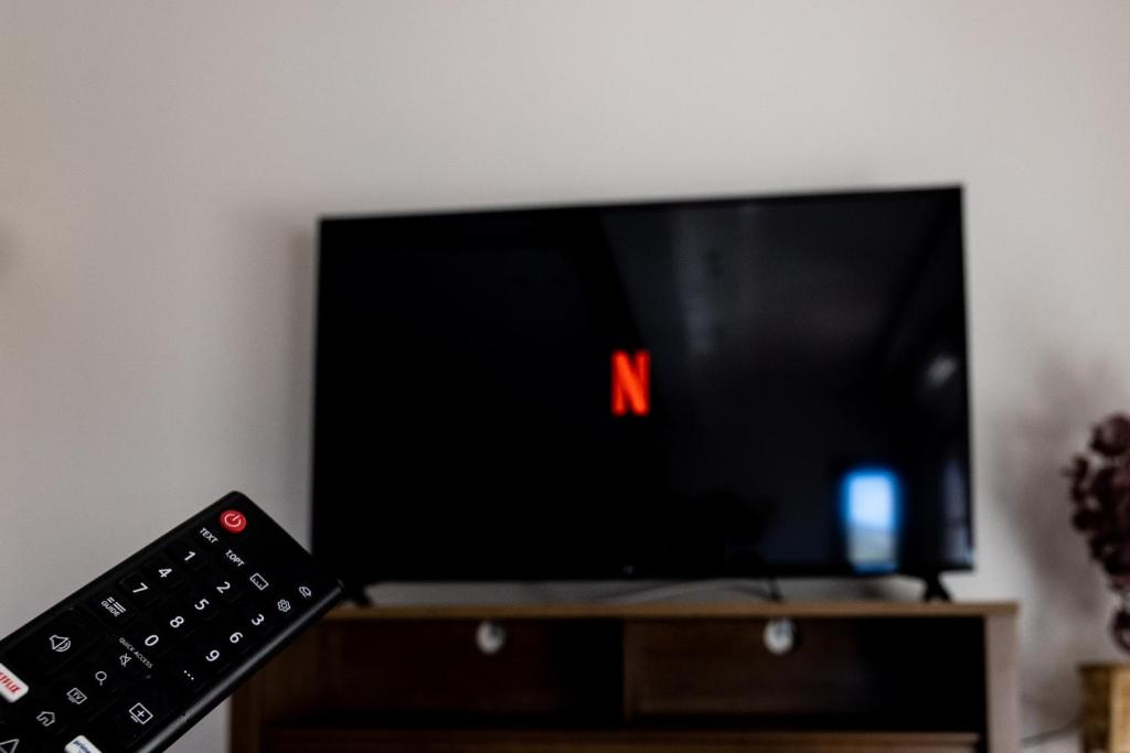 TV a/nebo společenská místnost v ubytování The Archanes Sapphire