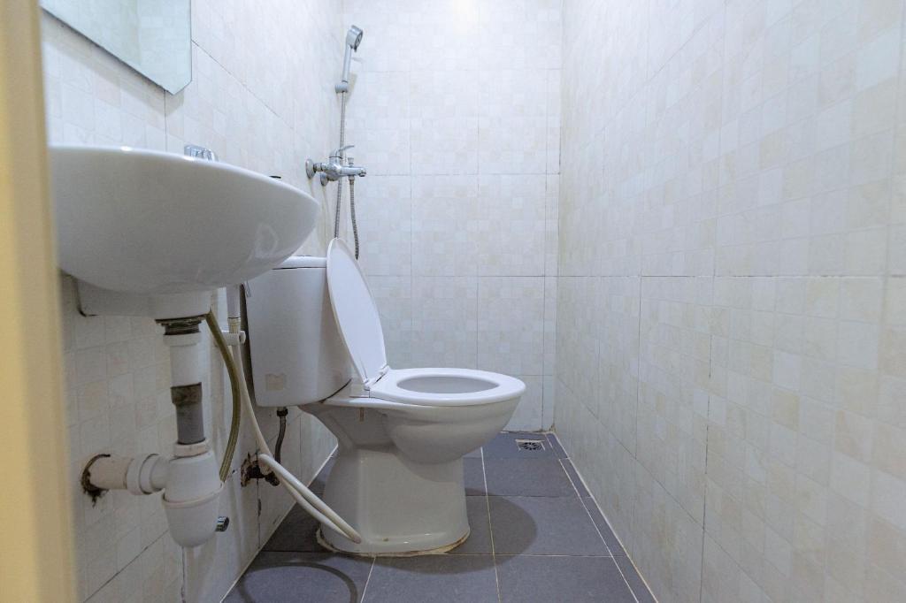 RedDoorz at Nagoya Indah Batam - Chambre Double De Reddoorz