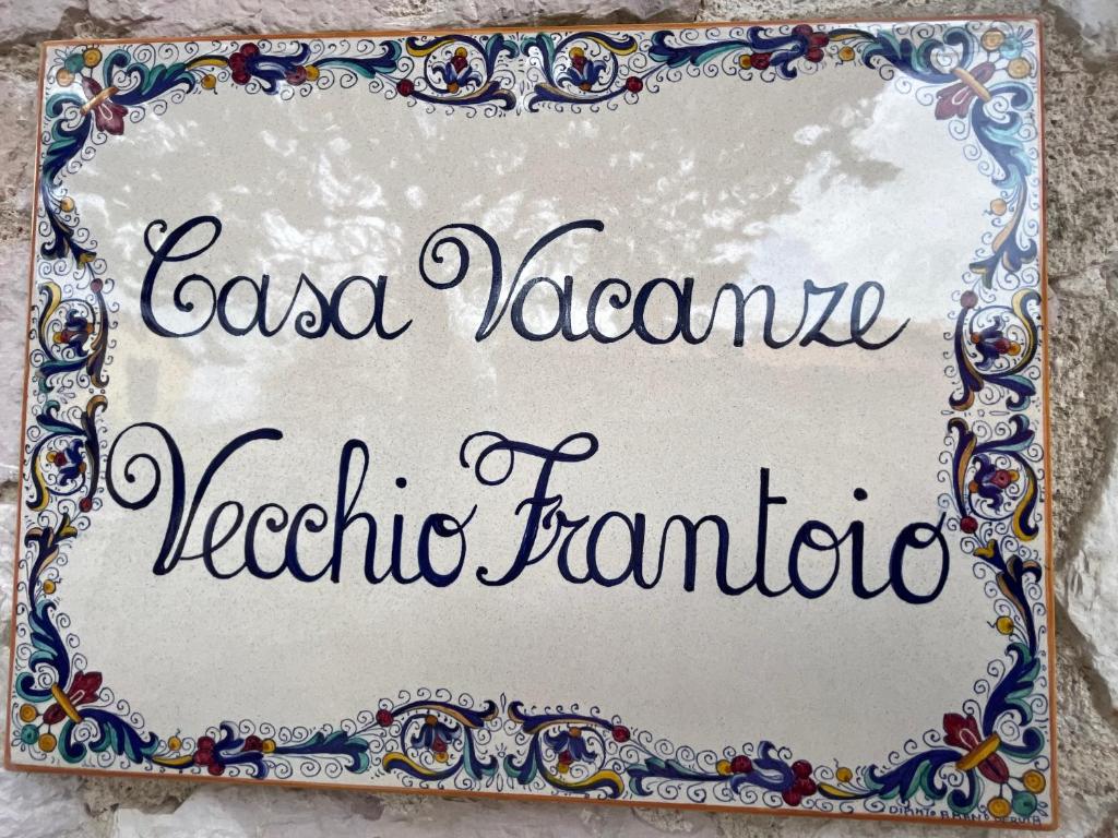 Ein Schild, auf dem steht, dass lokal notwendiger Vermicommete Fenna in der Unterkunft Casa Vacanze Vecchio Frantoio Residenza Leccino in Spoleto
